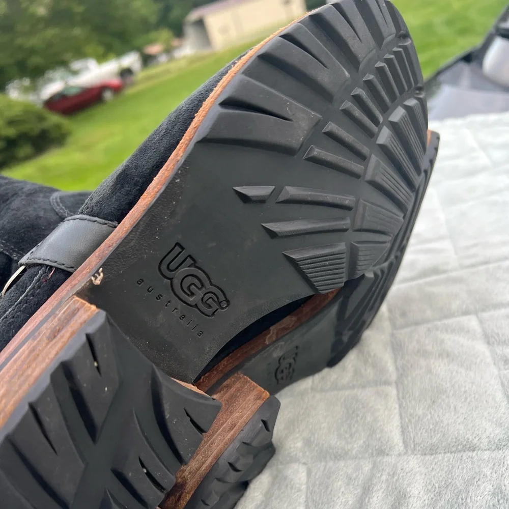 UGG Endell Black Suede Lug Sole Boot Size 7 - Picture 9 of 9